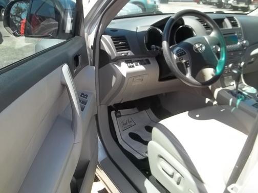 used 2012 Toyota Highlander car, priced at $16,995