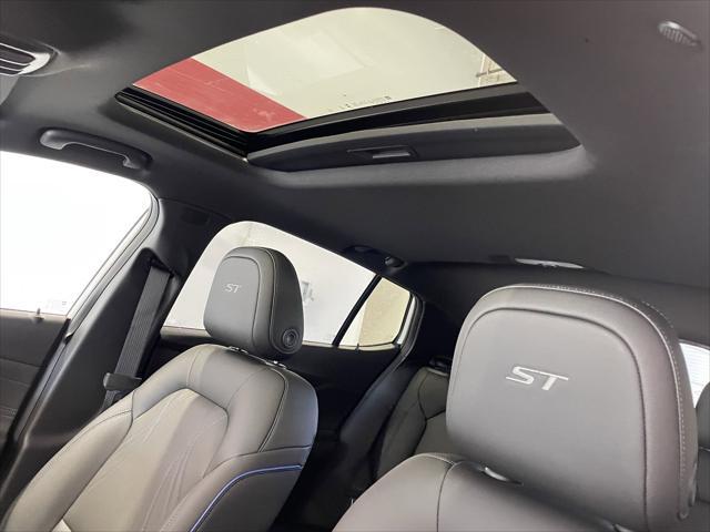 new 2025 Buick Envista car, priced at $29,825