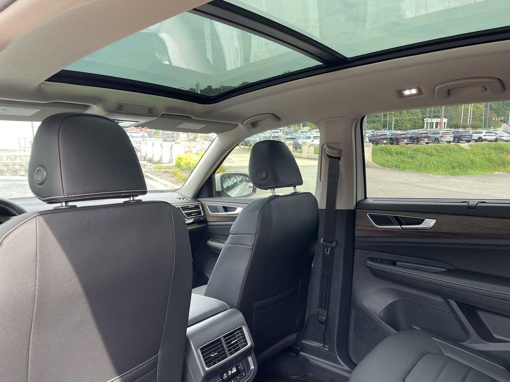 new 2026 Volkswagen Atlas car, priced at $49,680