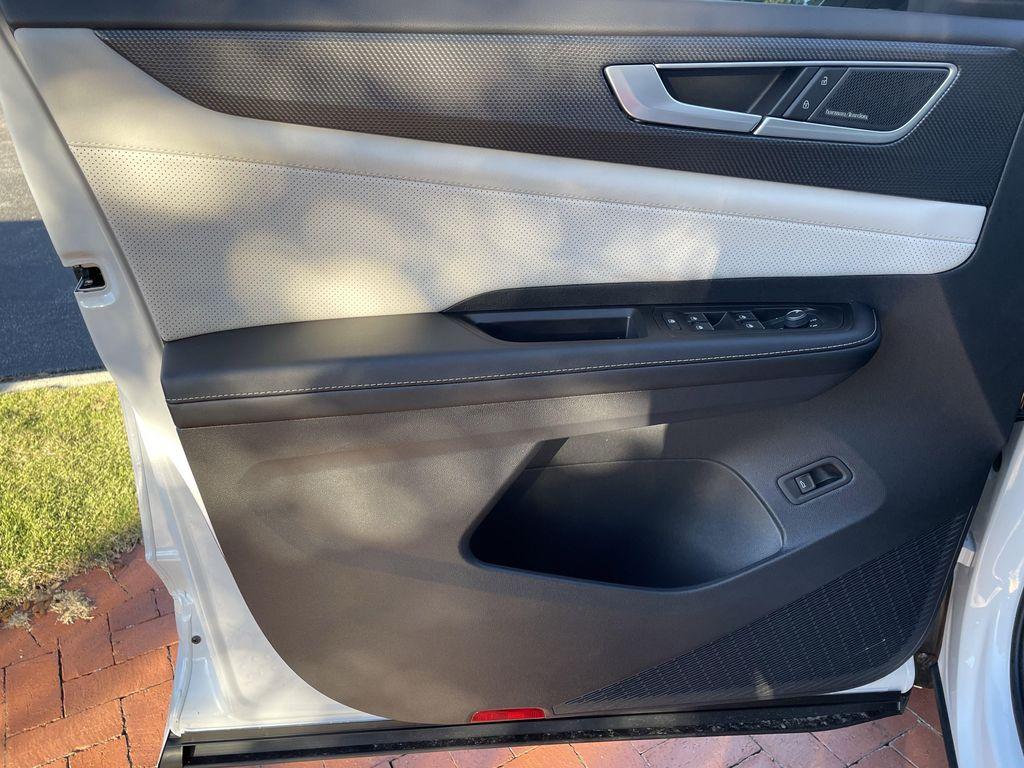 new 2026 Volkswagen Atlas Cross Sport car, priced at $53,761