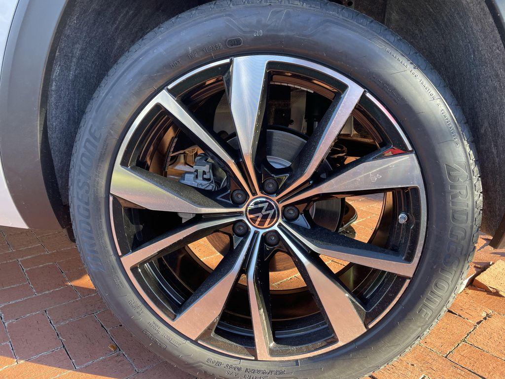 new 2026 Volkswagen Atlas Cross Sport car, priced at $53,761