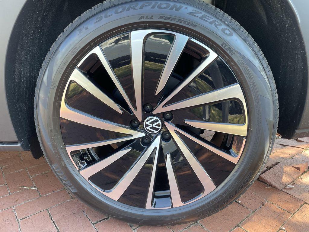 new 2025 Volkswagen ID.4 car, priced at $40,995