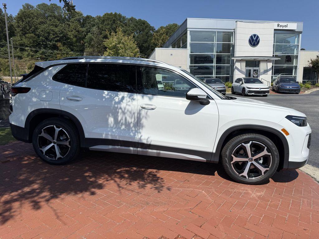 new 2025 Volkswagen Tiguan car, priced at $33,904