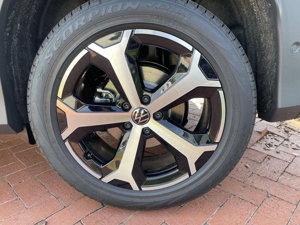 new 2025 Volkswagen Tiguan car, priced at $33,714