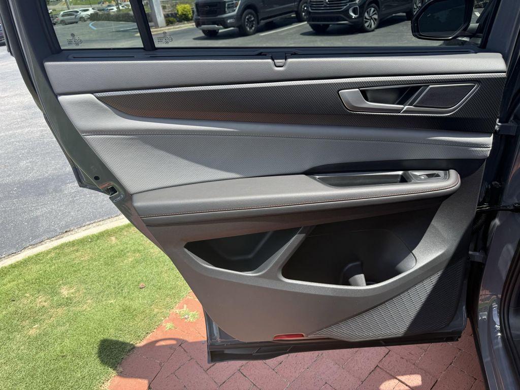 new 2026 Volkswagen Atlas car, priced at $48,633