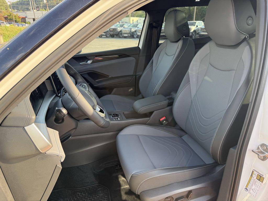 new 2025 Volkswagen Tiguan car, priced at $38,200