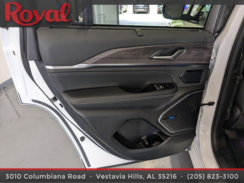 used 2023 Jeep Grand Cherokee car, priced at $39,987