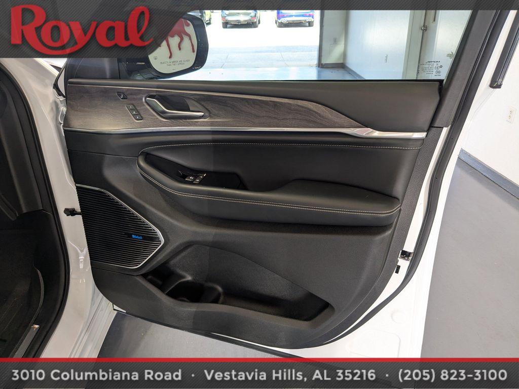 used 2023 Jeep Grand Cherokee car, priced at $39,987