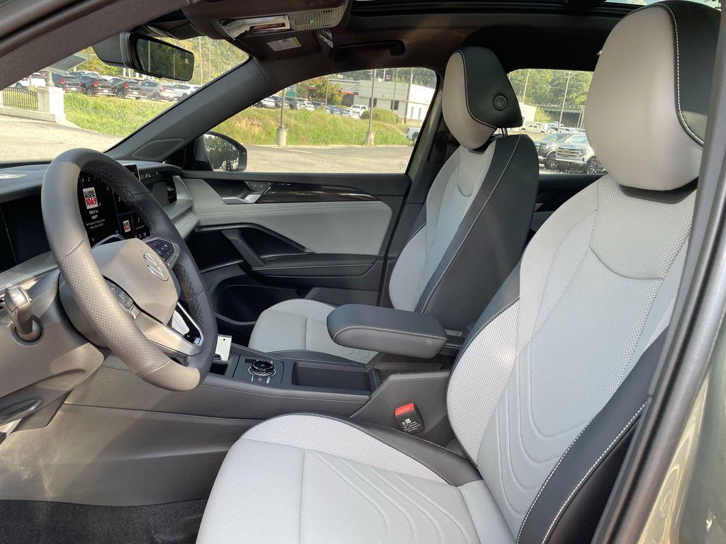 new 2025 Volkswagen Tiguan car, priced at $36,558