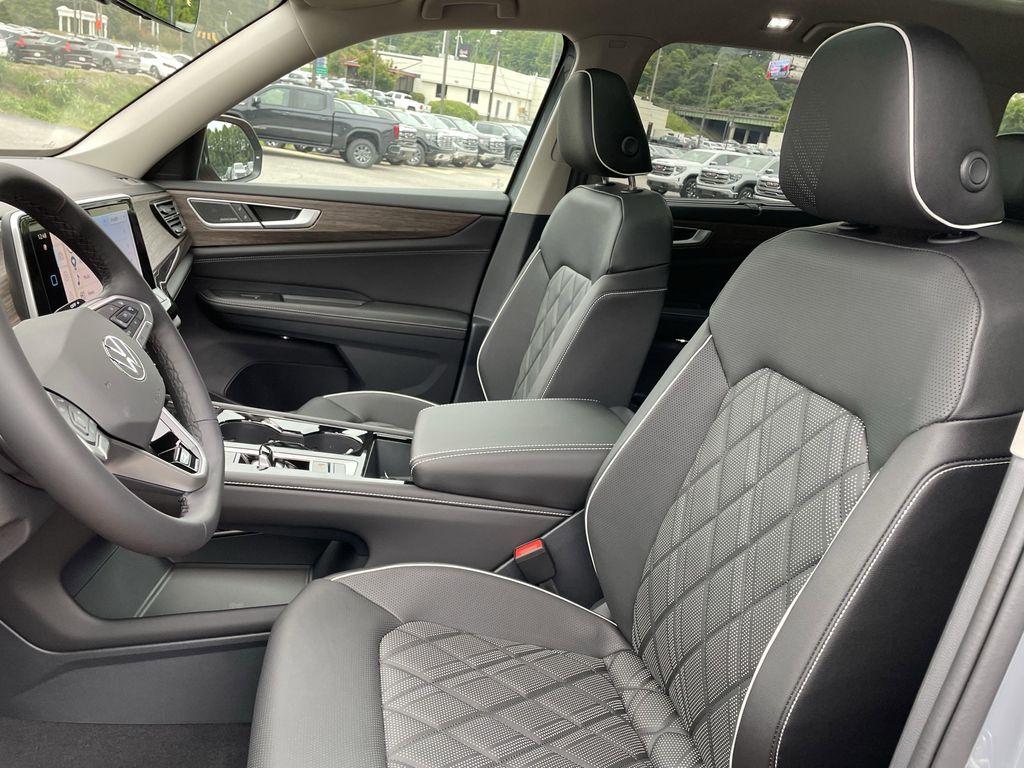 new 2025 Volkswagen Atlas car, priced at $51,667