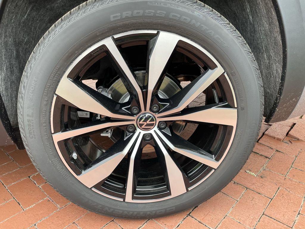 new 2025 Volkswagen Atlas car, priced at $51,667