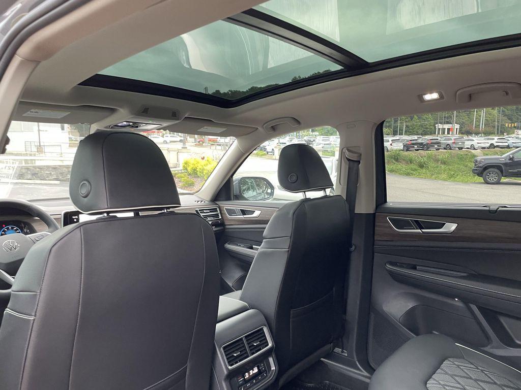 new 2025 Volkswagen Atlas car, priced at $51,667
