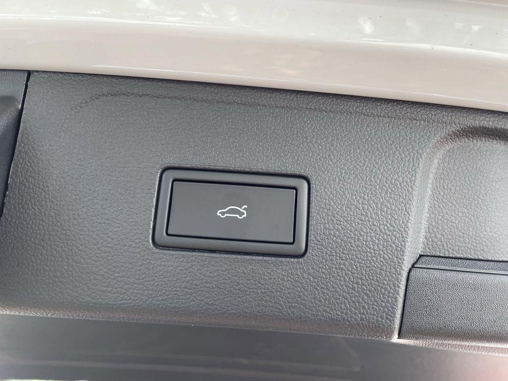 new 2026 Volkswagen Atlas car, priced at $45,093