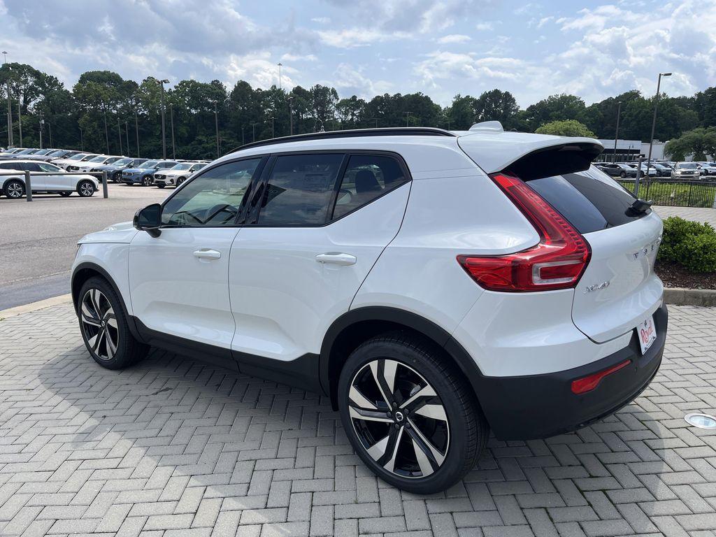 new 2025 Volvo XC40 car, priced at $49,460