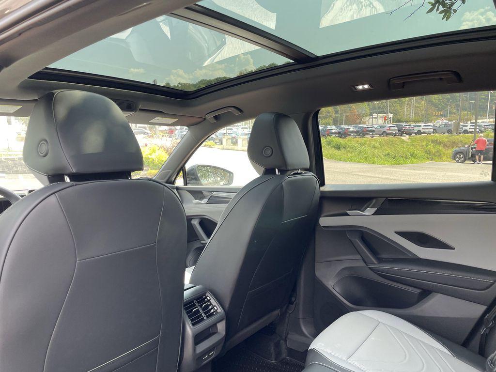 new 2025 Volkswagen Tiguan car, priced at $35,985
