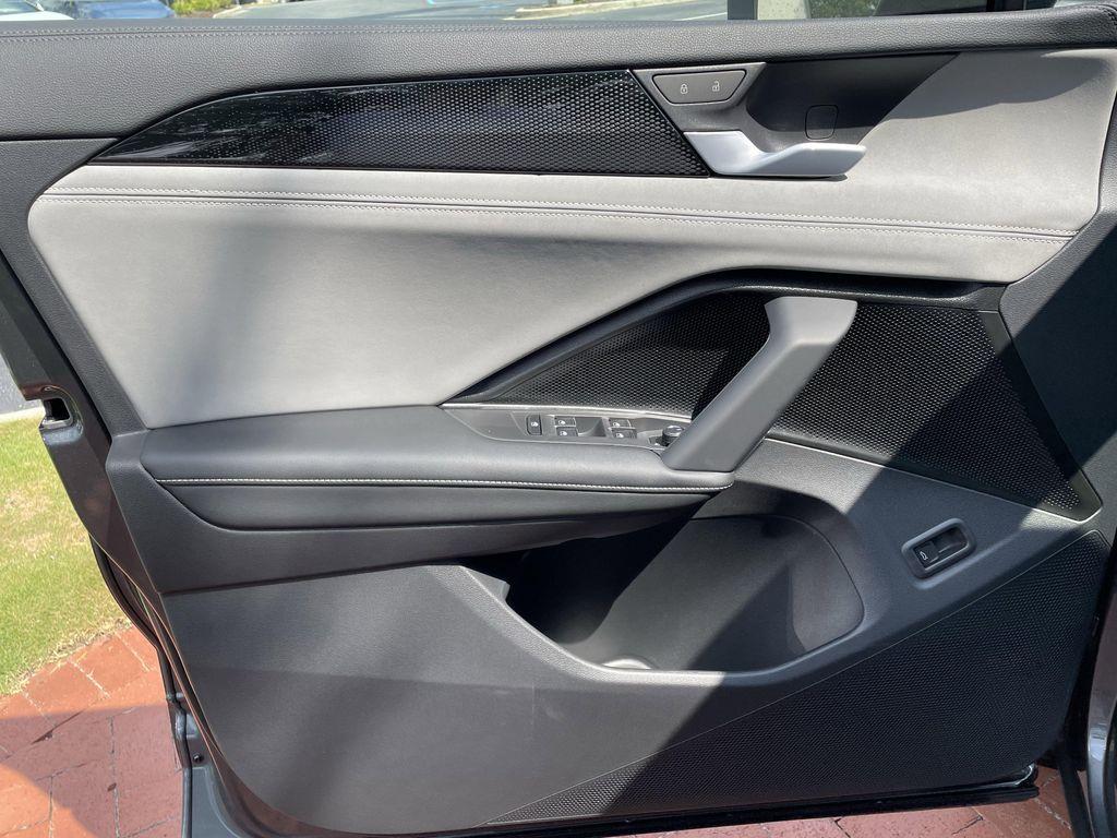 new 2025 Volkswagen Tiguan car, priced at $35,985