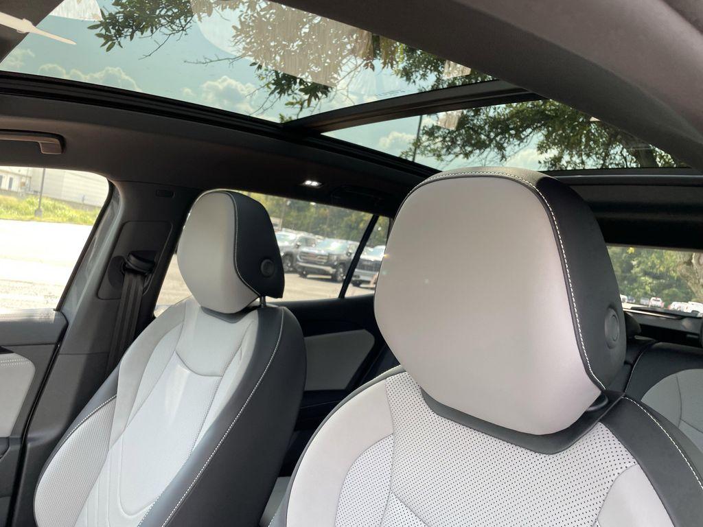 new 2025 Volkswagen Tiguan car, priced at $35,985