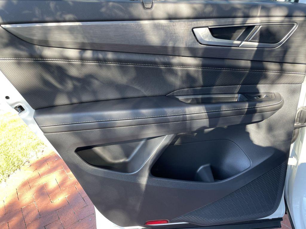 new 2026 Volkswagen Atlas Cross Sport car, priced at $43,804