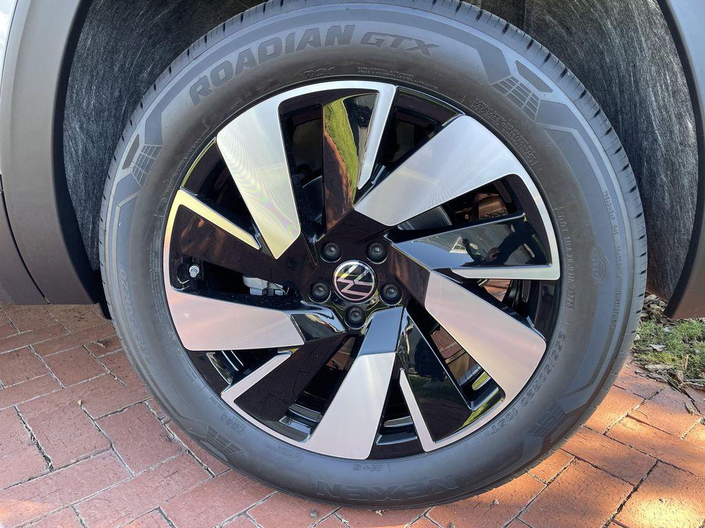 new 2026 Volkswagen Atlas Cross Sport car, priced at $43,804