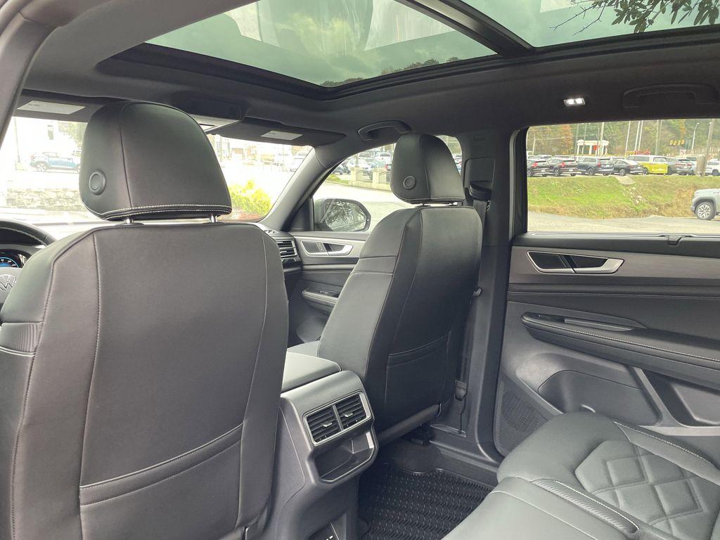 new 2026 Volkswagen Atlas Cross Sport car, priced at $43,558