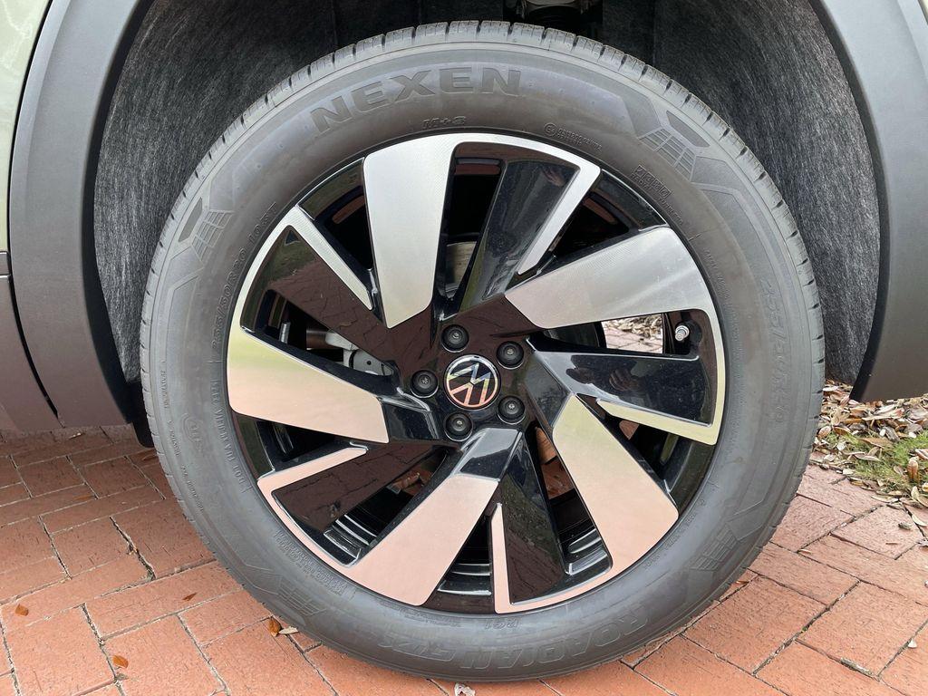 new 2026 Volkswagen Atlas Cross Sport car, priced at $43,558