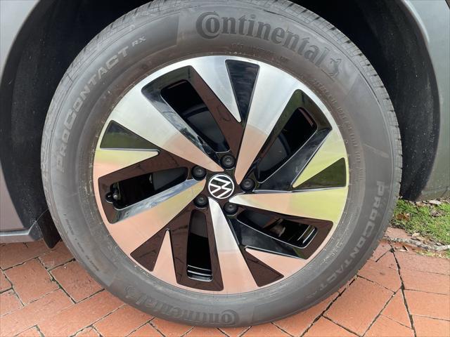 new 2025 Volkswagen ID.4 car, priced at $39,720