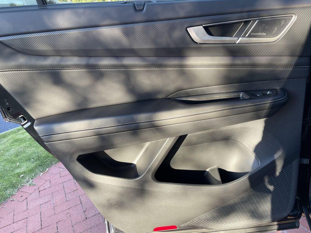 new 2026 Volkswagen Atlas Cross Sport car, priced at $53,260