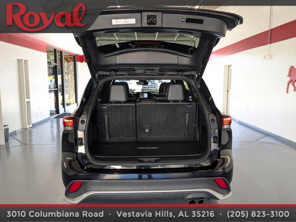 used 2022 Toyota Highlander car, priced at $37,684