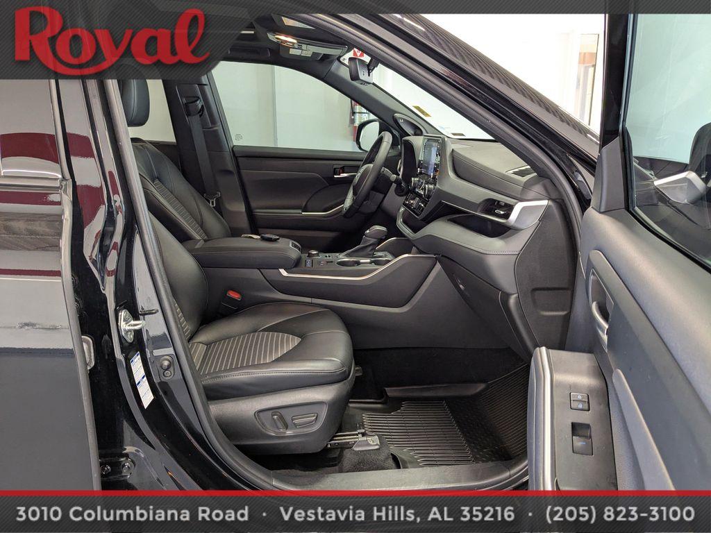 used 2022 Toyota Highlander car, priced at $37,684