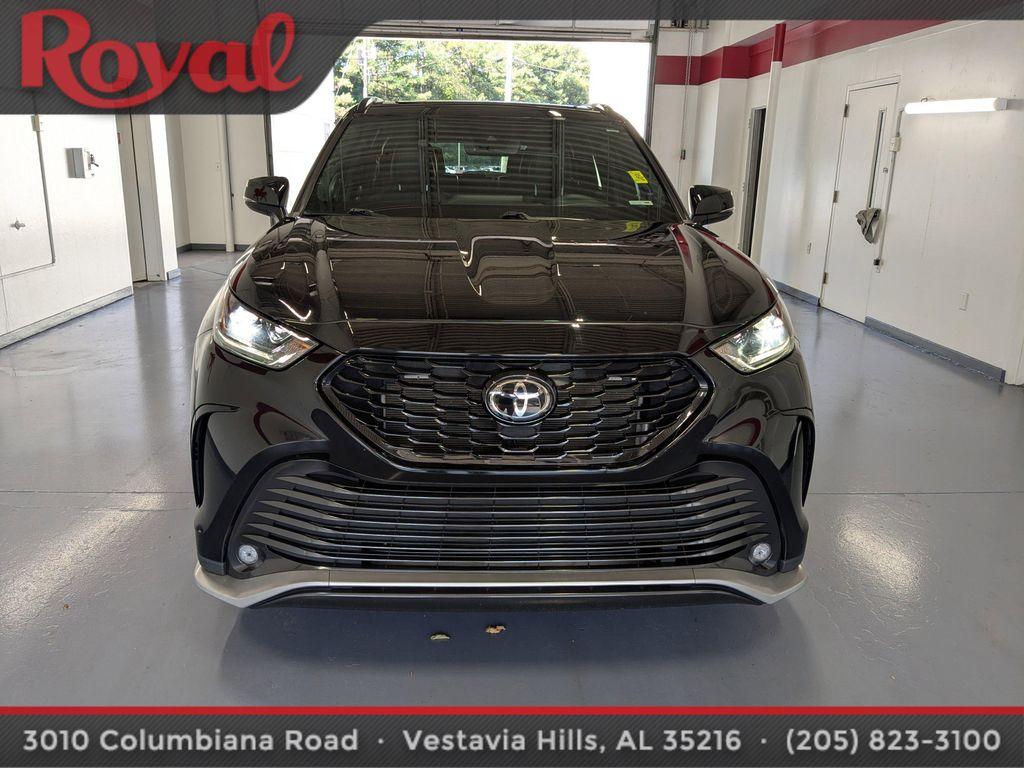 used 2022 Toyota Highlander car, priced at $37,684