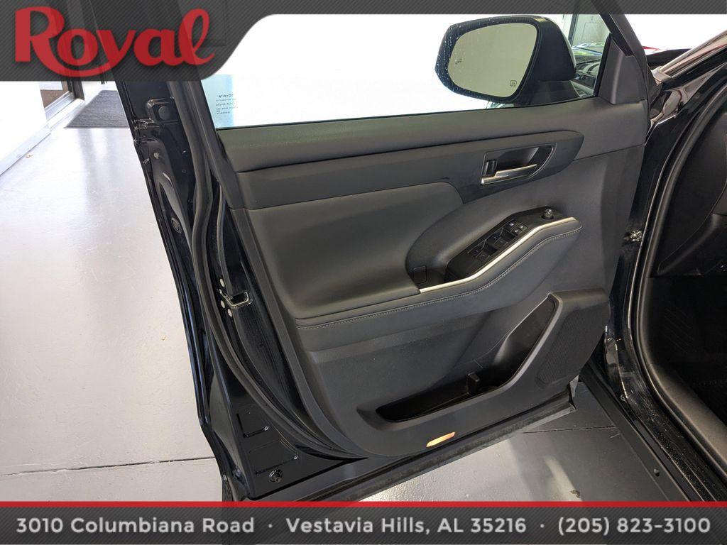 used 2022 Toyota Highlander car, priced at $37,684