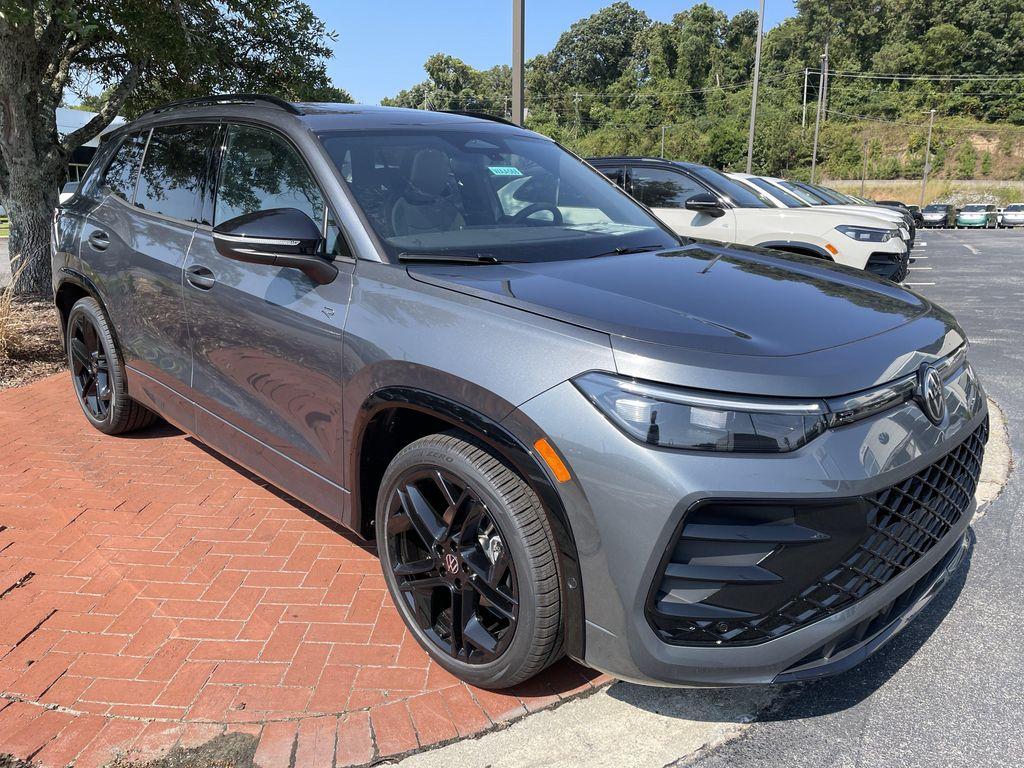 new 2025 Volkswagen Tiguan car, priced at $35,660