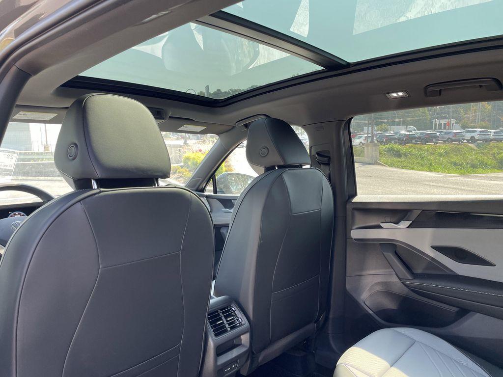 new 2025 Volkswagen Tiguan car, priced at $35,660