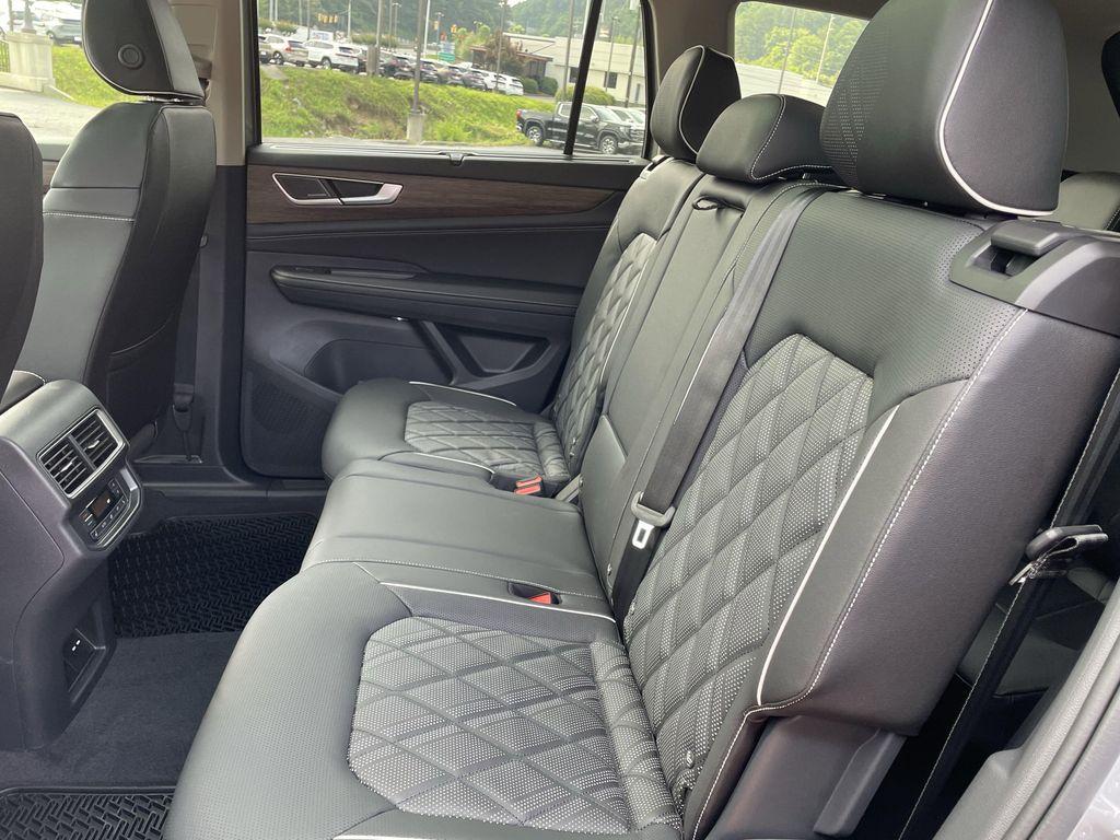 new 2025 Volkswagen Atlas car, priced at $50,738