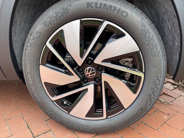 new 2025 Volkswagen Atlas car, priced at $44,137