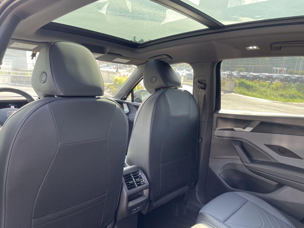 new 2025 Volkswagen Tiguan car, priced at $35,985