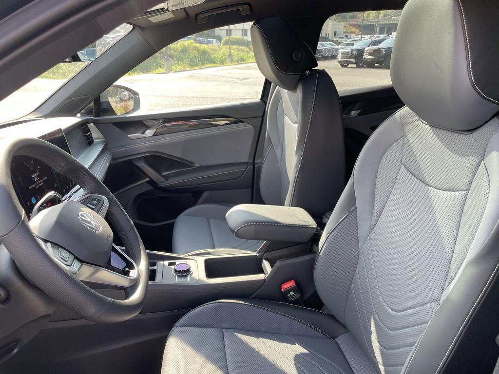 new 2025 Volkswagen Tiguan car, priced at $35,985