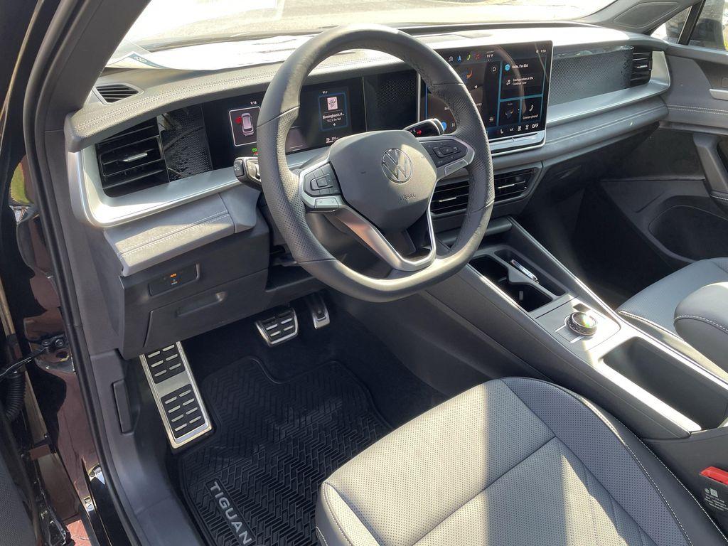 new 2025 Volkswagen Tiguan car, priced at $35,985