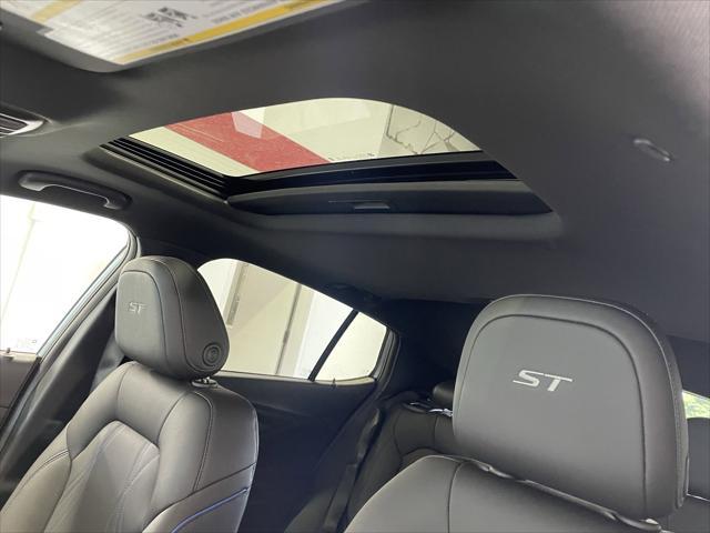 new 2025 Buick Envista car, priced at $30,320