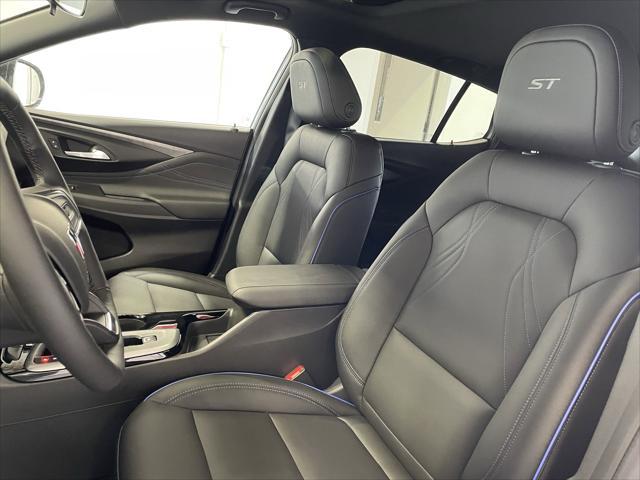 new 2025 Buick Envista car, priced at $30,320