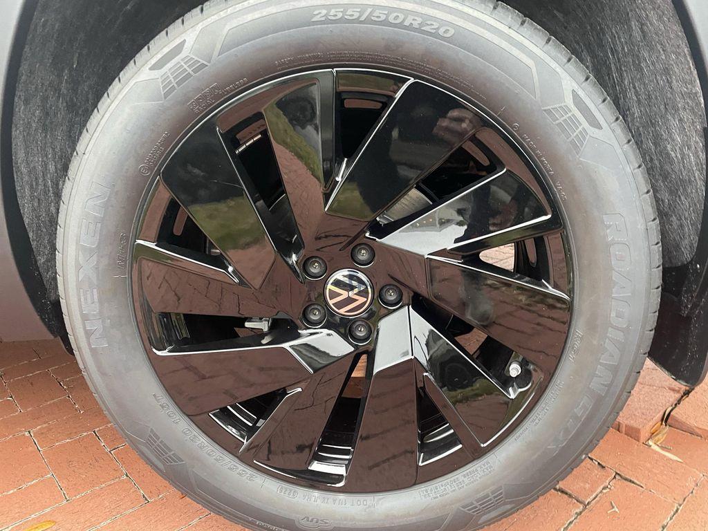 new 2026 Volkswagen Atlas Cross Sport car, priced at $44,702