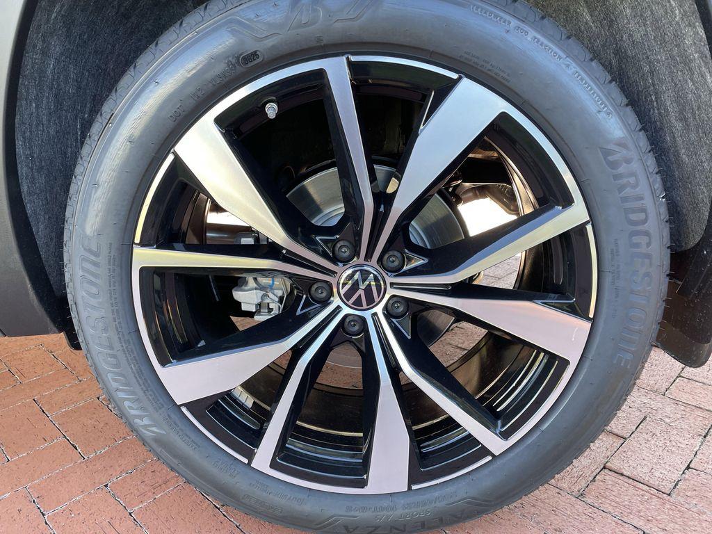 new 2026 Volkswagen Atlas Cross Sport car, priced at $53,434