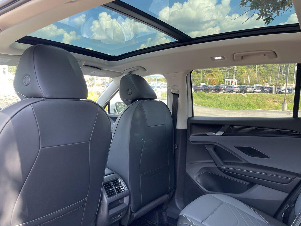 new 2025 Volkswagen Tiguan car, priced at $35,270