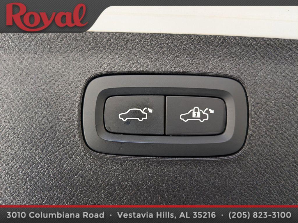 used 2022 Volvo XC90 car, priced at $33,998