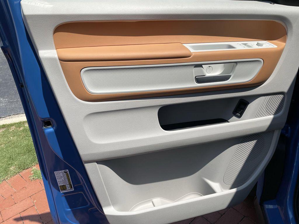 new 2025 Volkswagen ID. Buzz car, priced at $59,295