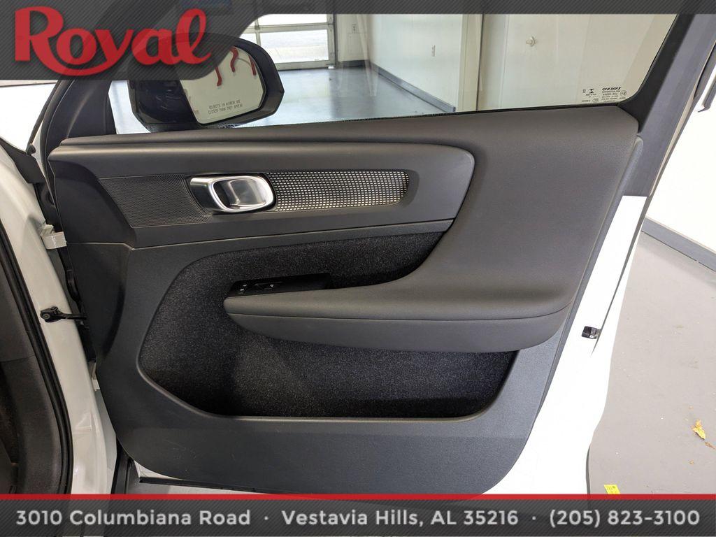 used 2021 Volvo XC40 car, priced at $25,998
