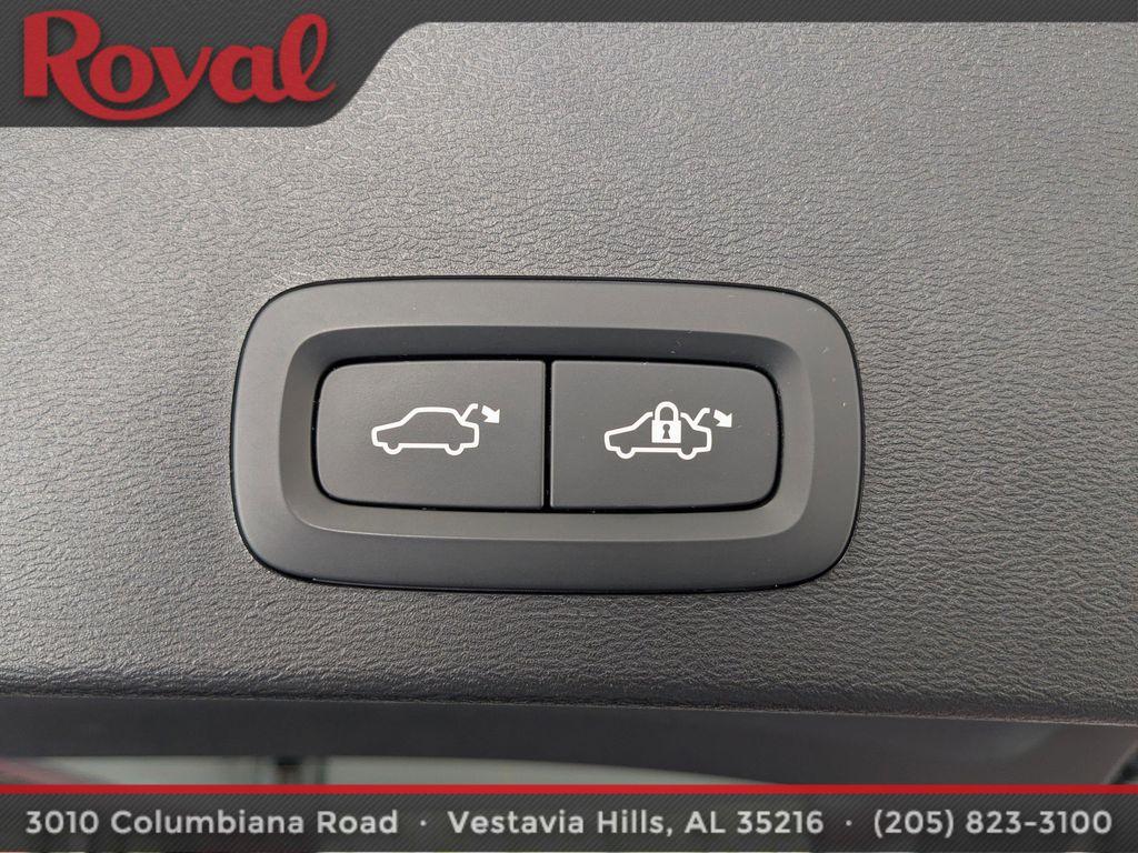 used 2021 Volvo XC40 car, priced at $25,998