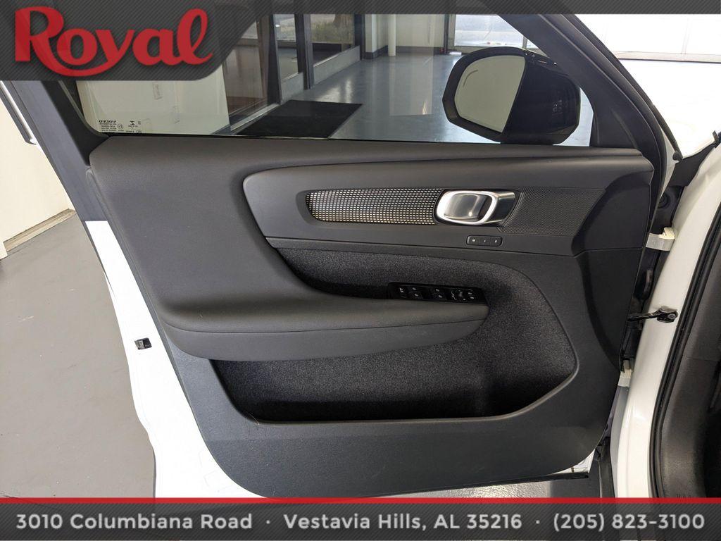 used 2021 Volvo XC40 car, priced at $25,998