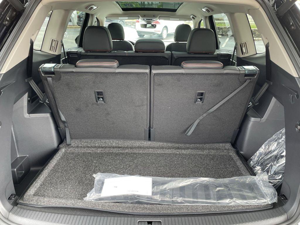new 2025 Volkswagen Atlas car, priced at $42,980