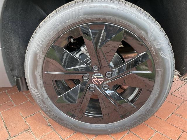 new 2025 Volkswagen Taos car, priced at $31,132
